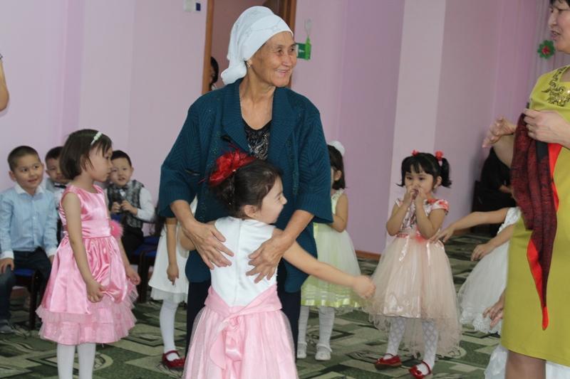 "Ана - гүл, Ана - жыр, Ана - өмір шуағы" мерекелік ертеңгілі